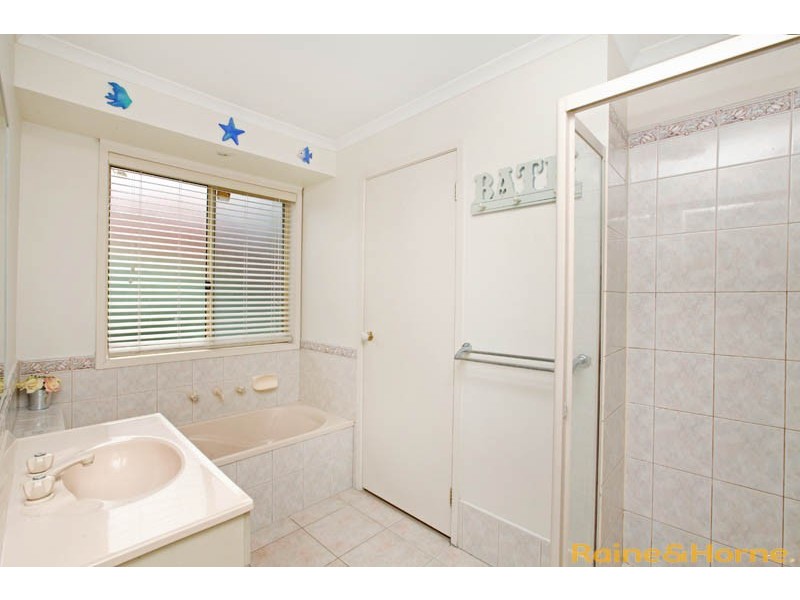 19 Ozzimo Drive, Hillside VIC 3037