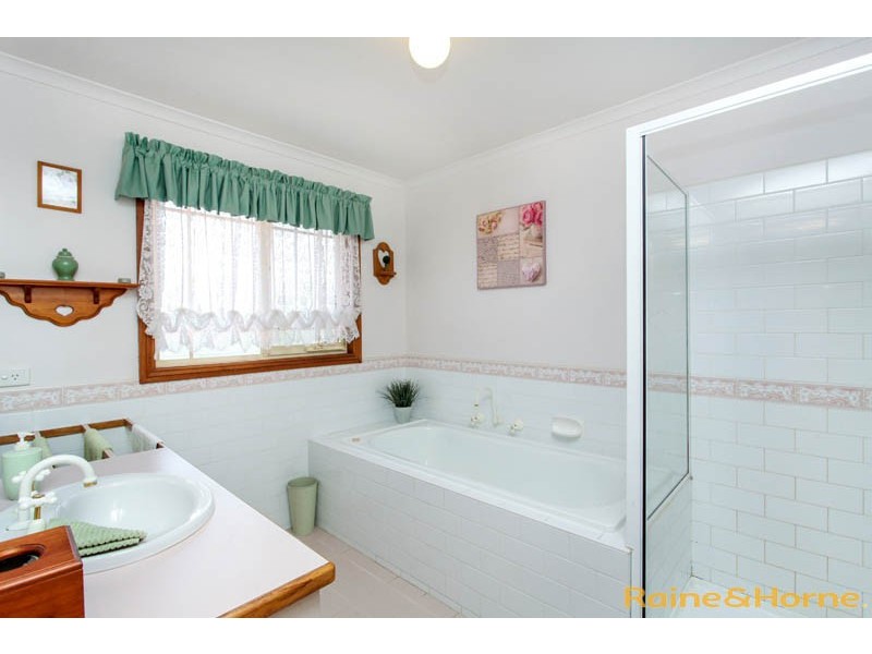 34 Bedingham Drive, Hillside VIC 3037