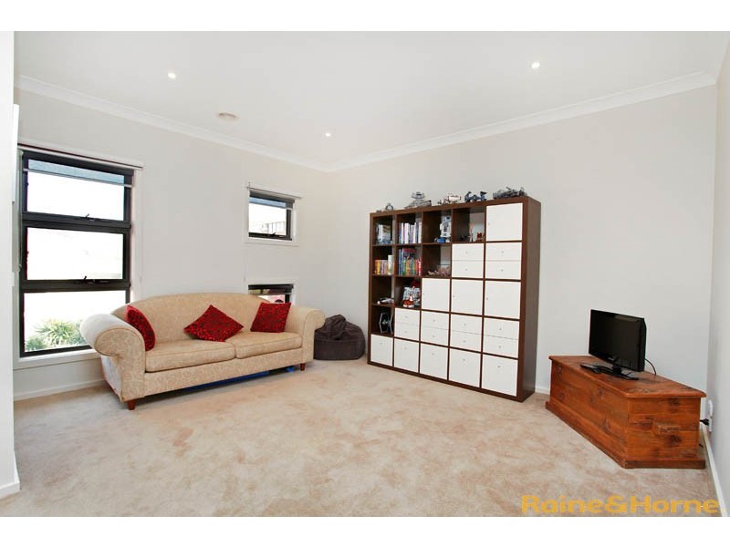 40 Eloura Circuit, Taylors Hill VIC 3037