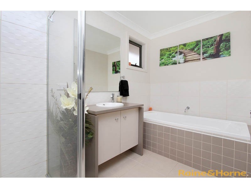 40 Eloura Circuit, Taylors Hill VIC 3037