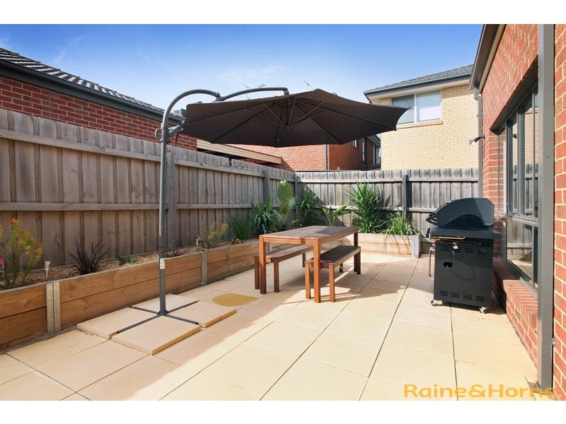 40 Eloura Circuit, Taylors Hill VIC 3037