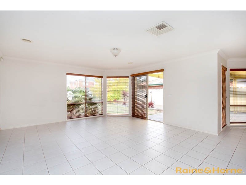 70 Jamieson Terrace, Taylors Hill VIC 3037