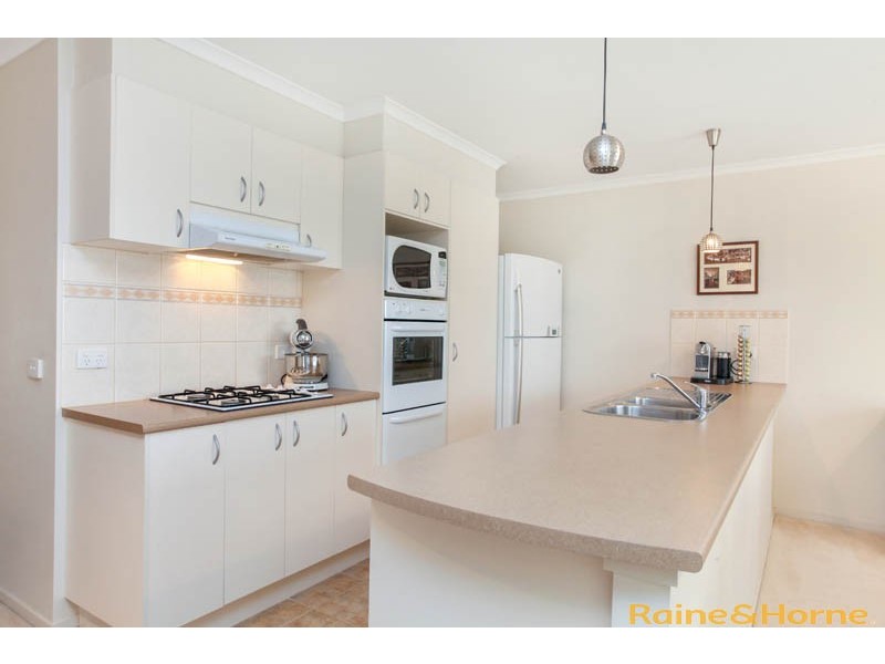 13 Kahan Close, Caroline Springs VIC 3023