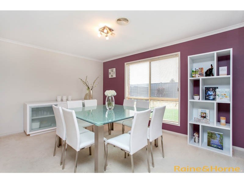 13 Kahan Close, Caroline Springs VIC 3023