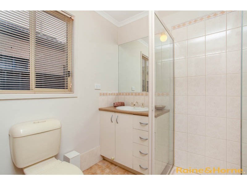 13 Kahan Close, Caroline Springs VIC 3023