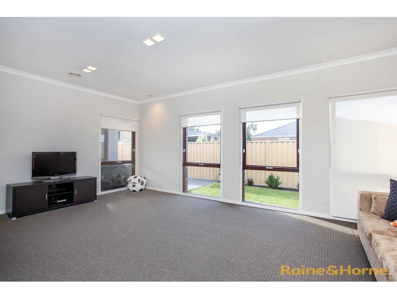 36 Clementson Drive, Caroline Springs VIC 3023