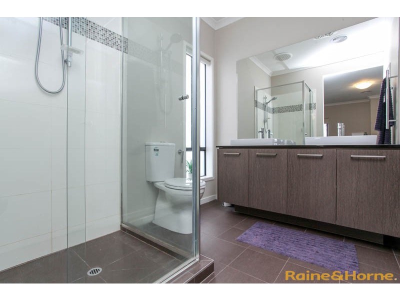 36 Clementson Drive, Caroline Springs VIC 3023