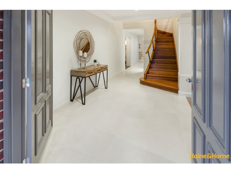 13 Lauriston Quay, Caroline Springs VIC 3023