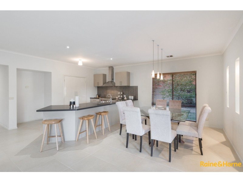 13 Lauriston Quay, Caroline Springs VIC 3023