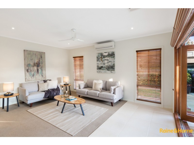 13 Lauriston Quay, Caroline Springs VIC 3023