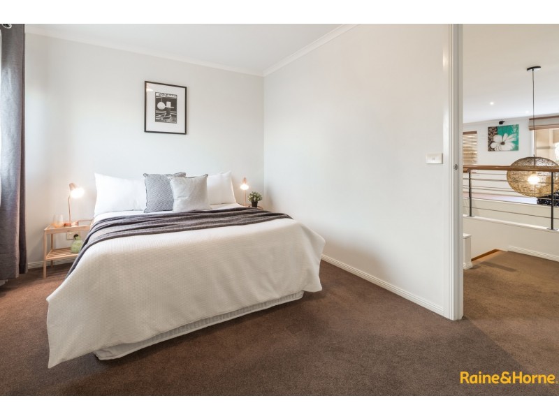 13 Lauriston Quay, Caroline Springs VIC 3023