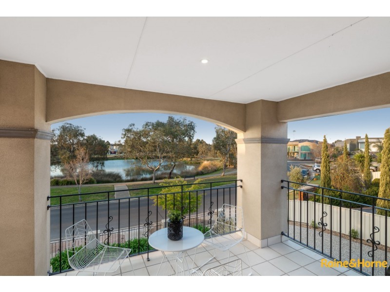 13 Lauriston Quay, Caroline Springs VIC 3023