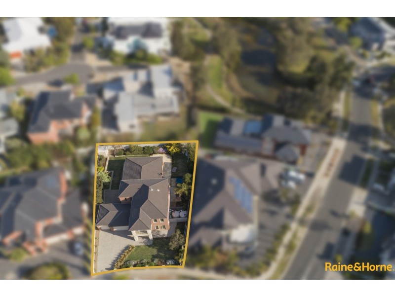 13 Lauriston Quay, Caroline Springs VIC 3023