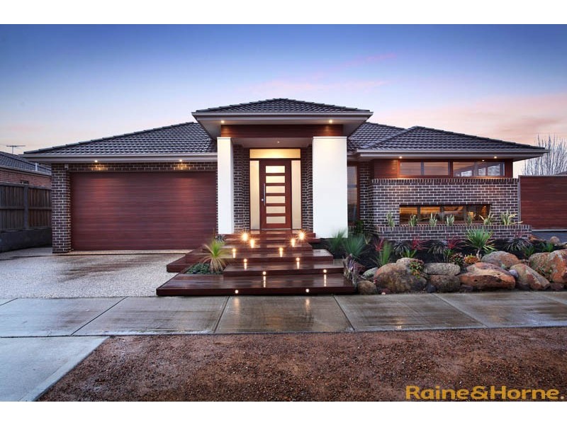 8 The Esplanade, Taylors Hill VIC 3037