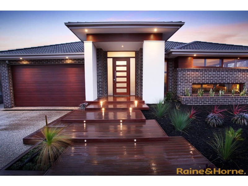 8 The Esplanade, Taylors Hill VIC 3037