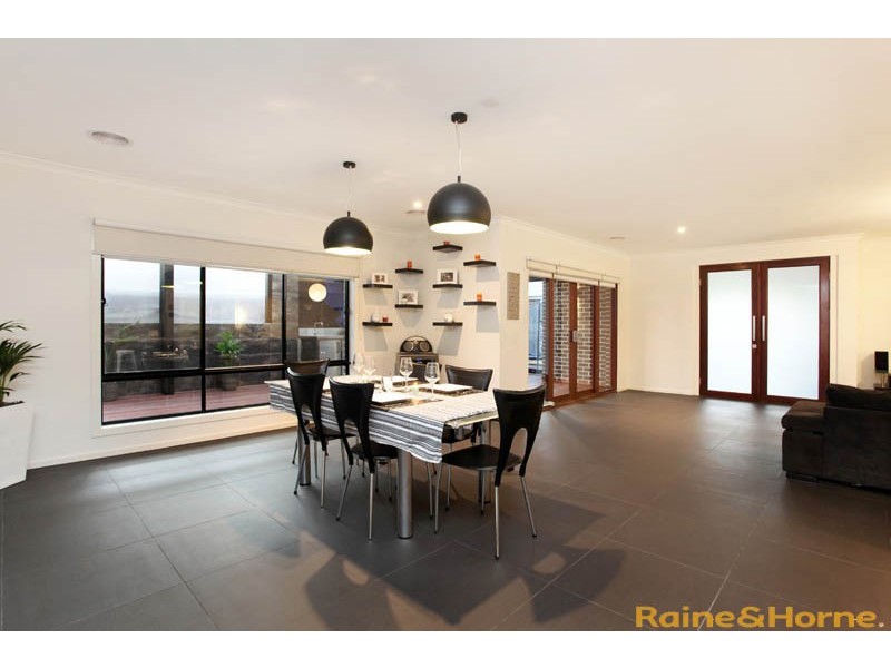 8 The Esplanade, Taylors Hill VIC 3037