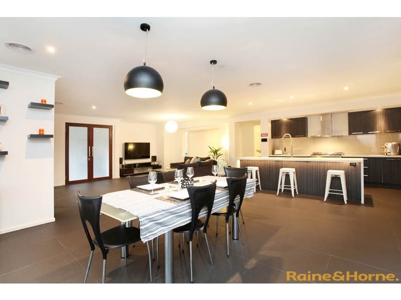 8 The Esplanade, Taylors Hill VIC 3037