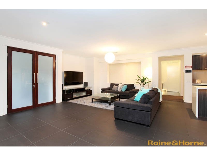 8 The Esplanade, Taylors Hill VIC 3037