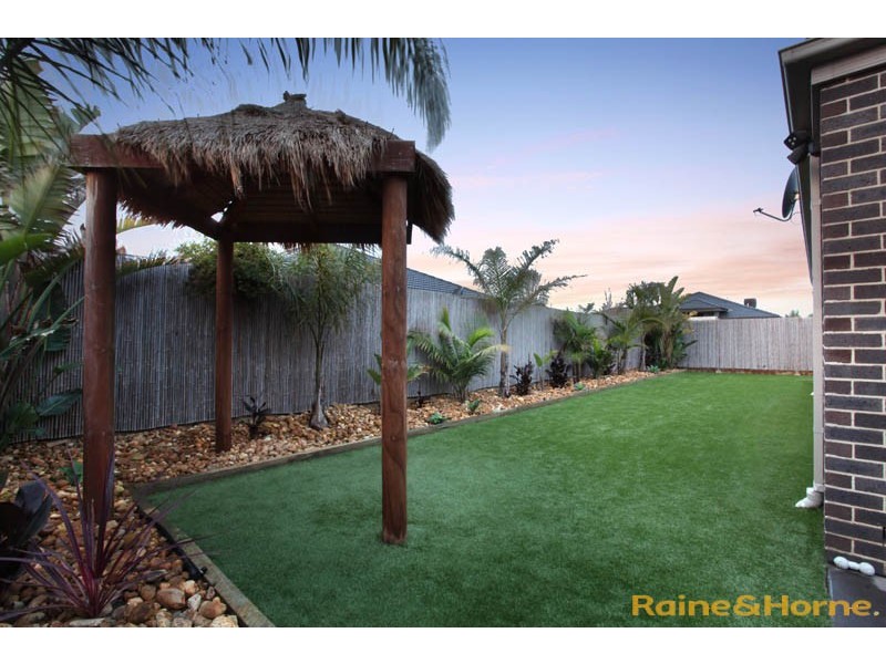 8 The Esplanade, Taylors Hill VIC 3037