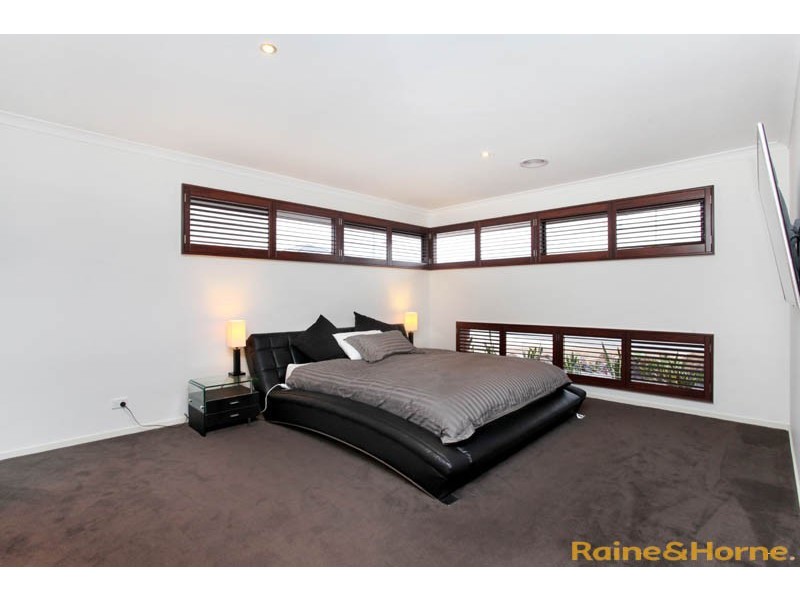 8 The Esplanade, Taylors Hill VIC 3037