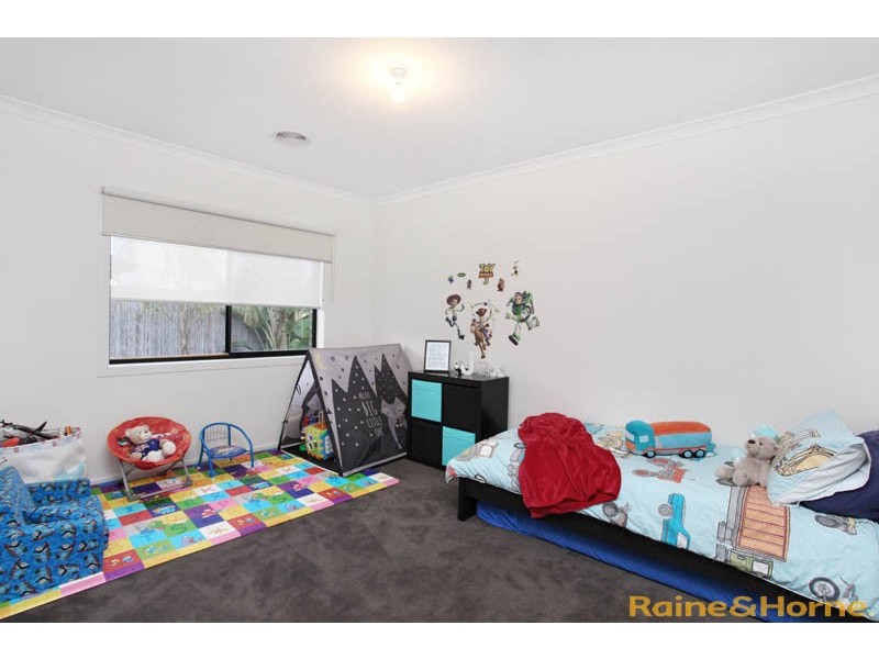 8 The Esplanade, Taylors Hill VIC 3037