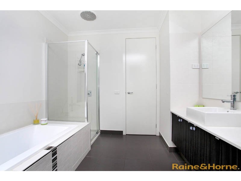 8 The Esplanade, Taylors Hill VIC 3037