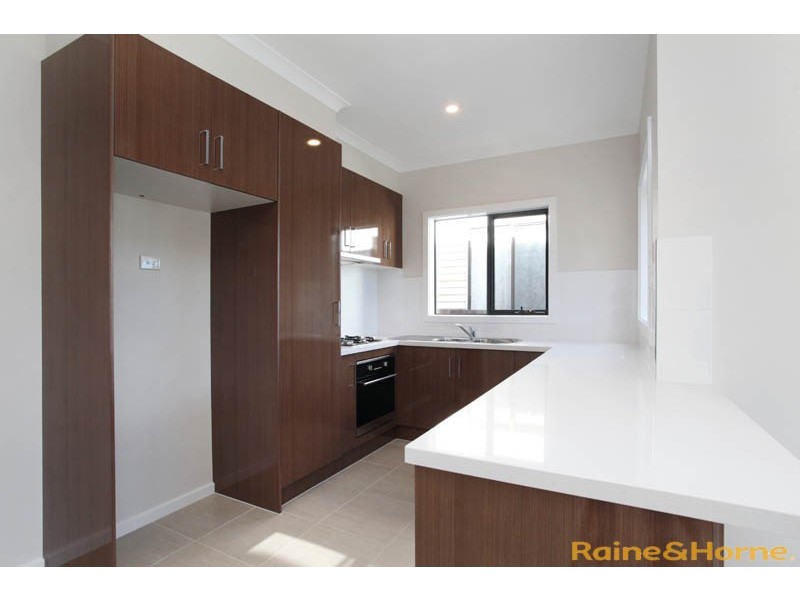 9 Oakwood Road, Albanvale VIC 3021