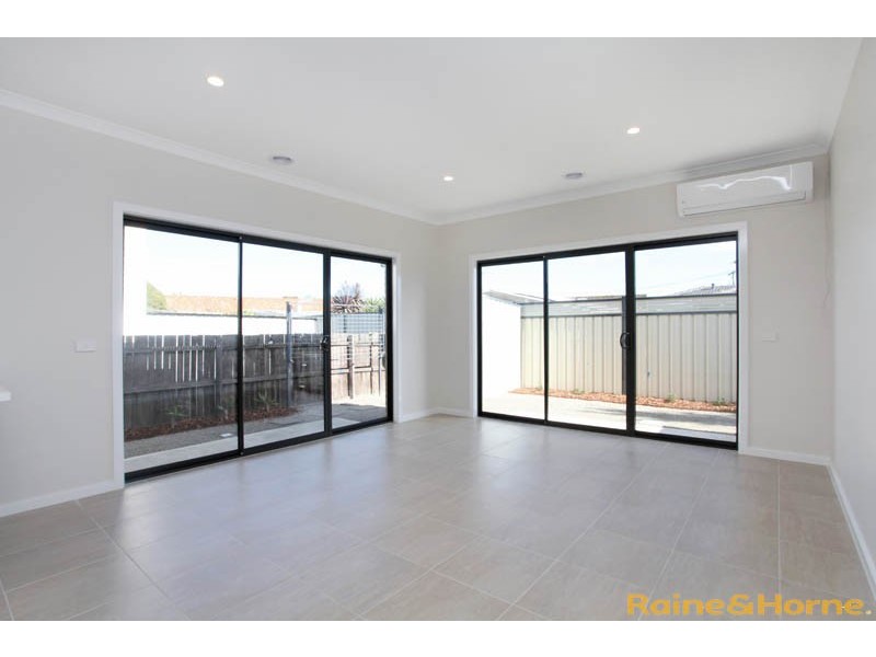 9 Oakwood Road, Albanvale VIC 3021