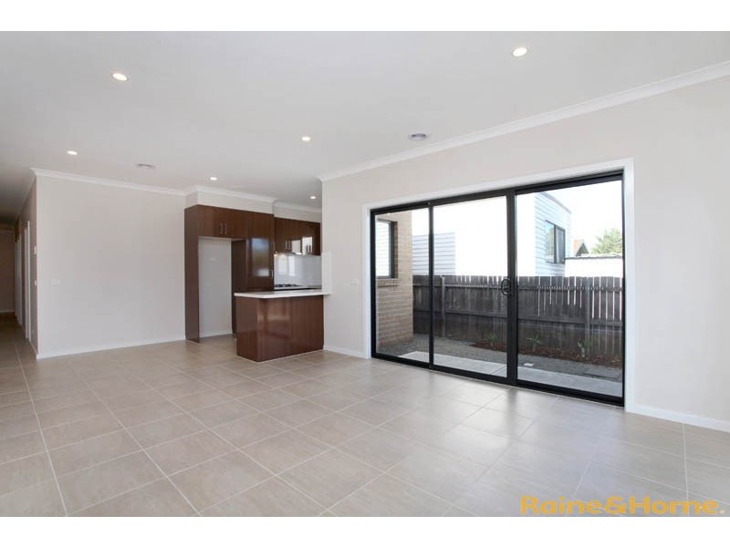 9 Oakwood Road, Albanvale VIC 3021