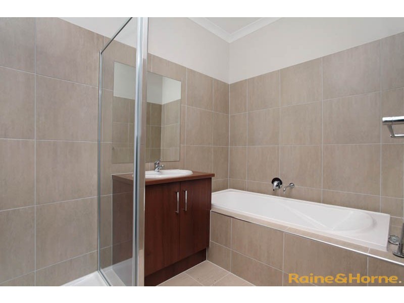 9 Oakwood Road, Albanvale VIC 3021