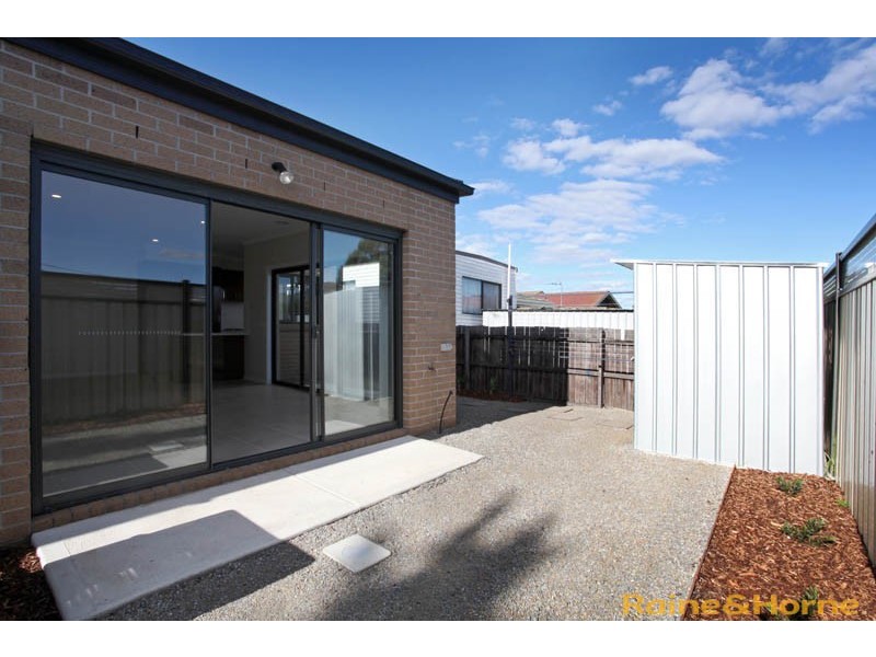 9 Oakwood Road, Albanvale VIC 3021