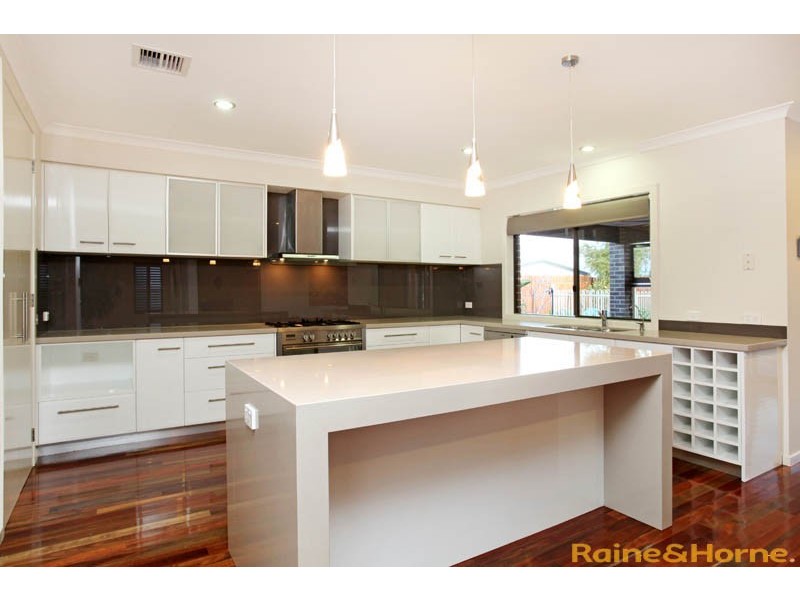 2 Druitt Place, Taylors Hill VIC 3037