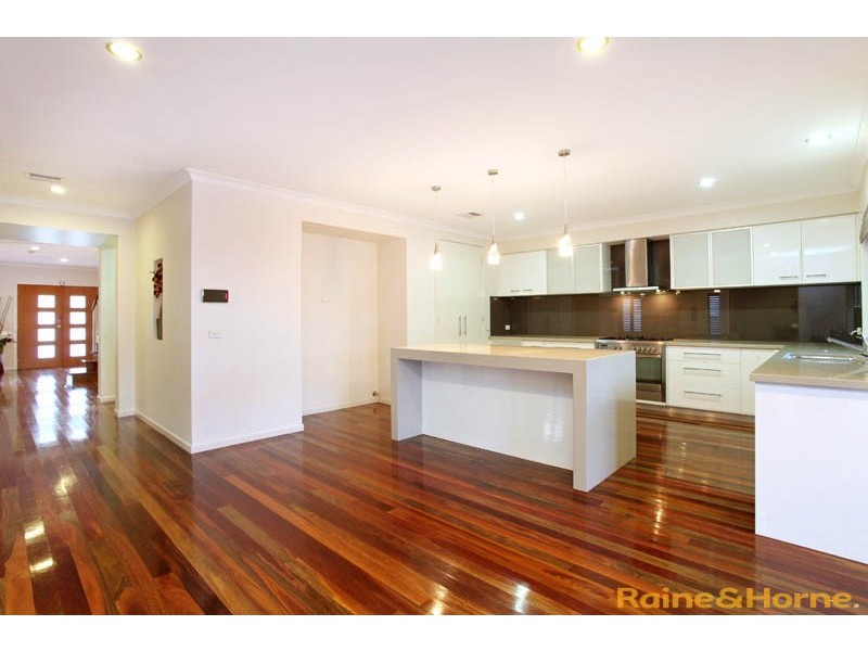 2 Druitt Place, Taylors Hill VIC 3037