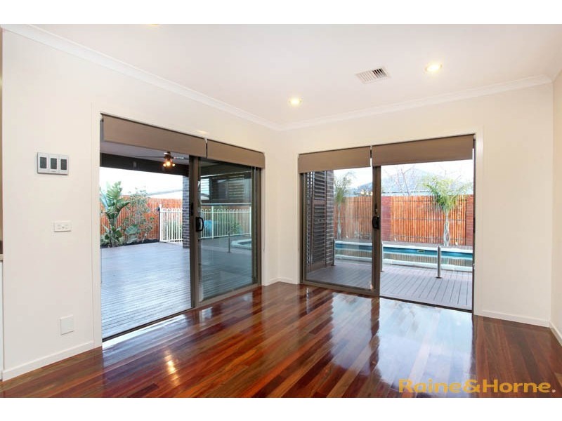 2 Druitt Place, Taylors Hill VIC 3037