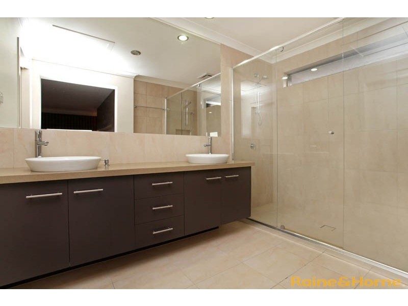 2 Druitt Place, Taylors Hill VIC 3037