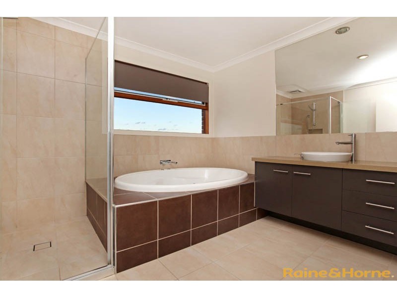 2 Druitt Place, Taylors Hill VIC 3037