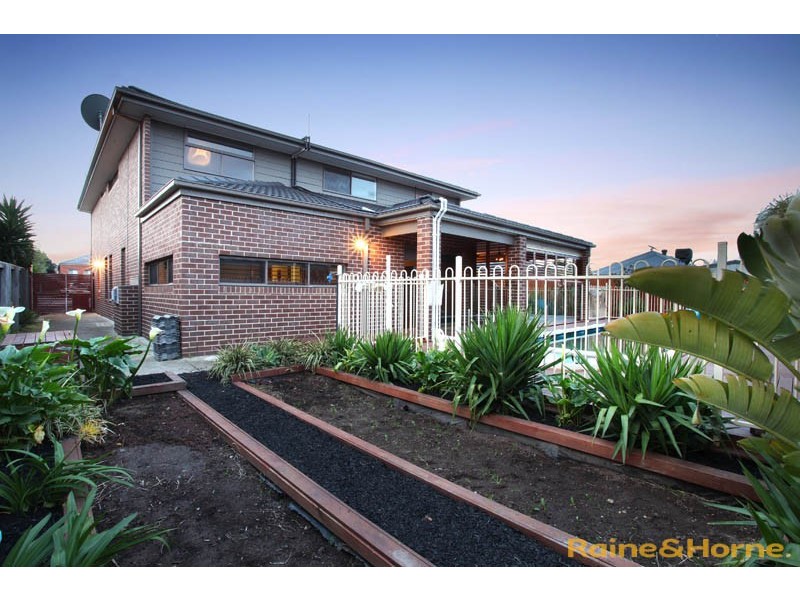 2 Druitt Place, Taylors Hill VIC 3037