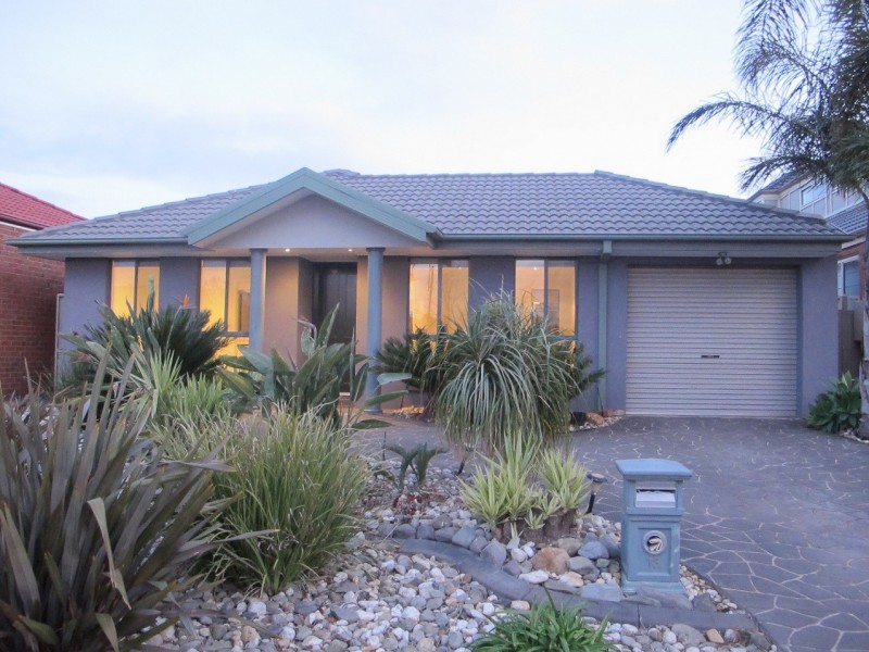 13 Nullarbor Place, Caroline Springs VIC 3023