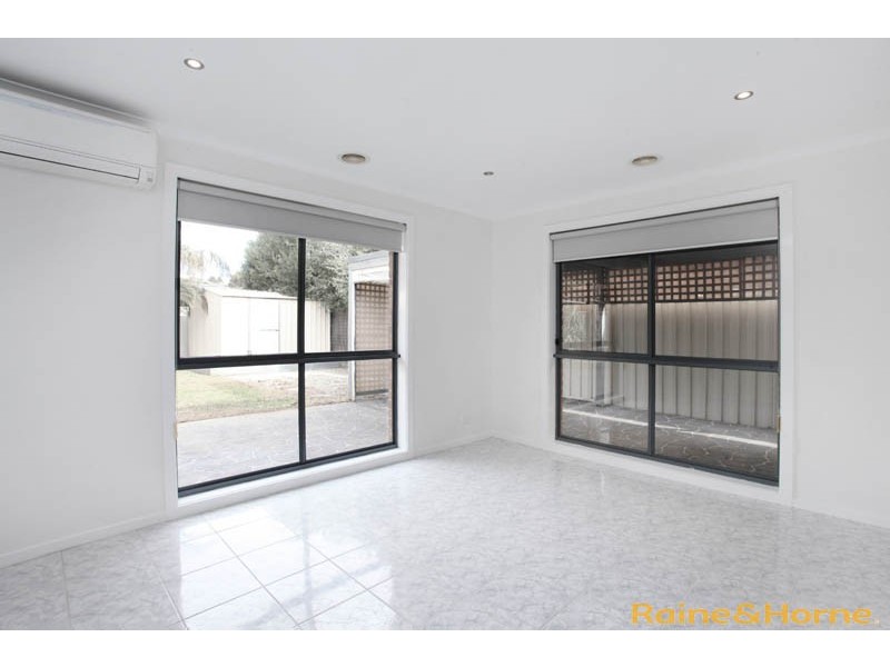 13 Nullarbor Place, Caroline Springs VIC 3023