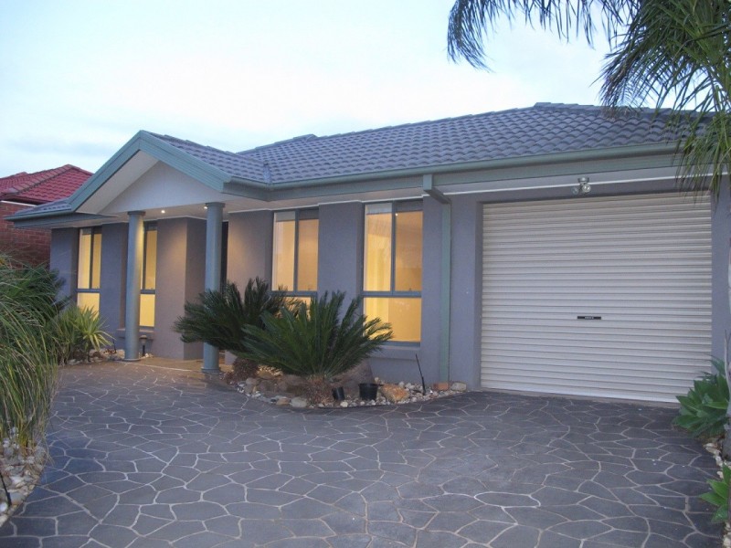 13 Nullarbor Place, Caroline Springs VIC 3023