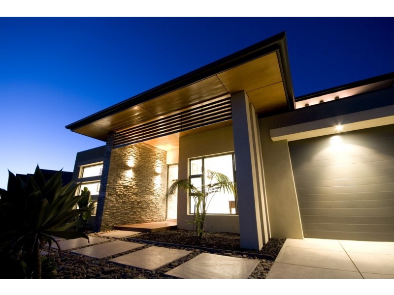 14 Coliban Gardens, Caroline Springs VIC 3023