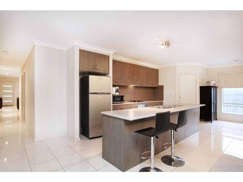 27 Longtree Drive, Melton West VIC 3337