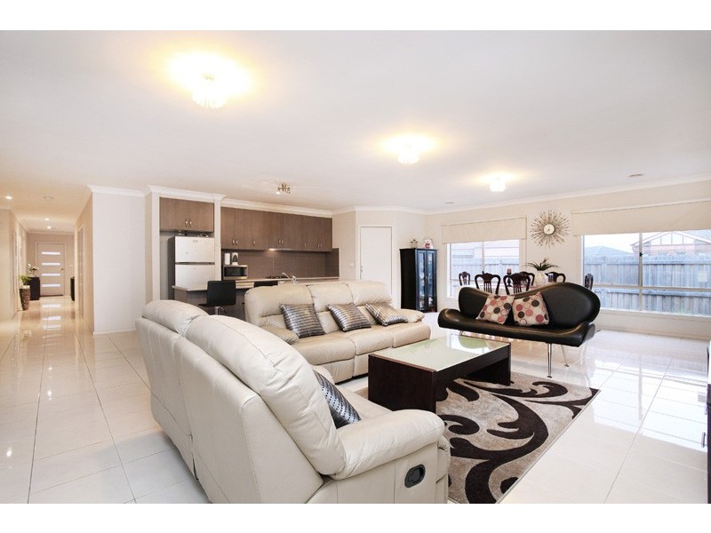 27 Longtree Drive, Melton West VIC 3337