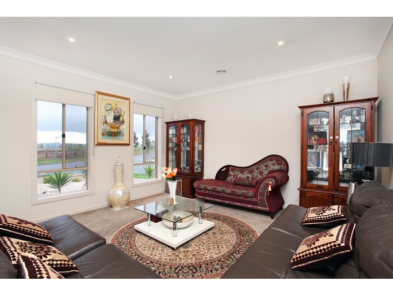 27 Longtree Drive, Melton West VIC 3337