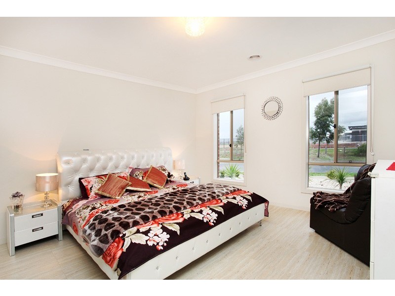 27 Longtree Drive, Melton West VIC 3337