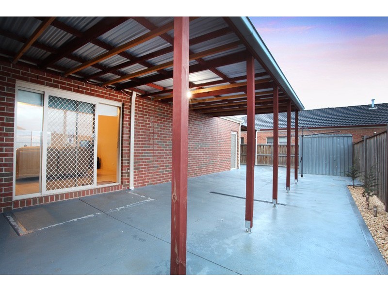 27 Longtree Drive, Melton West VIC 3337