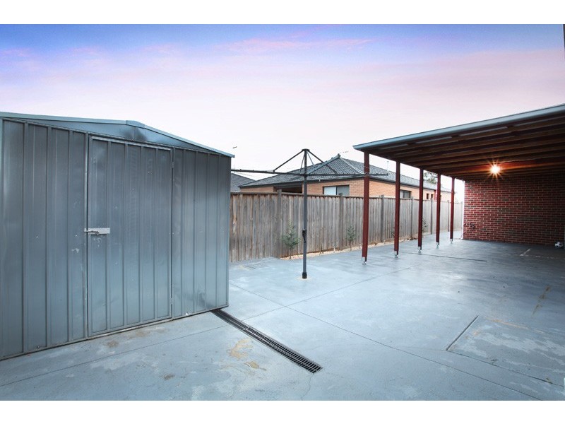 27 Longtree Drive, Melton West VIC 3337
