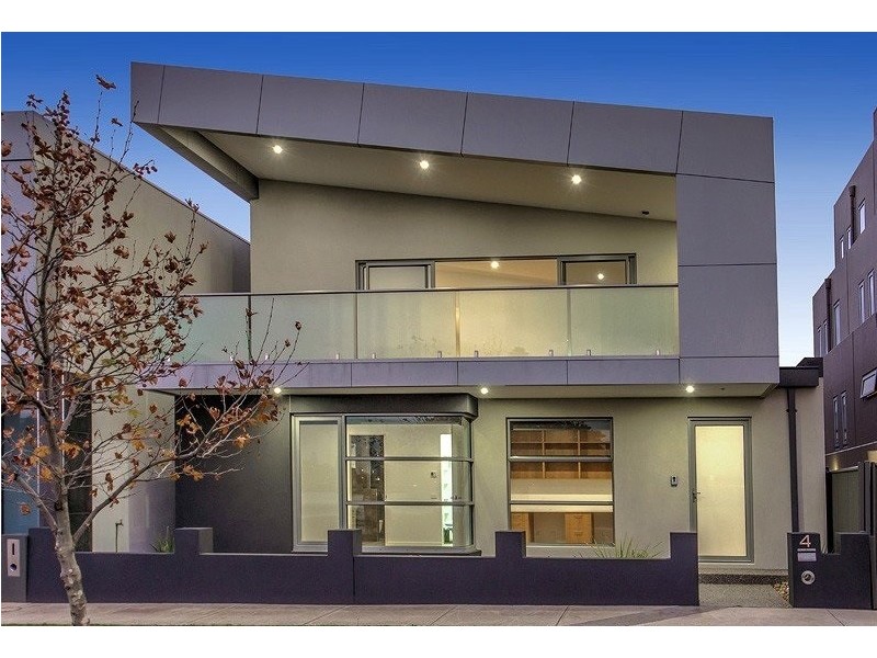 4 The Esplanade, Caroline Springs VIC 3023