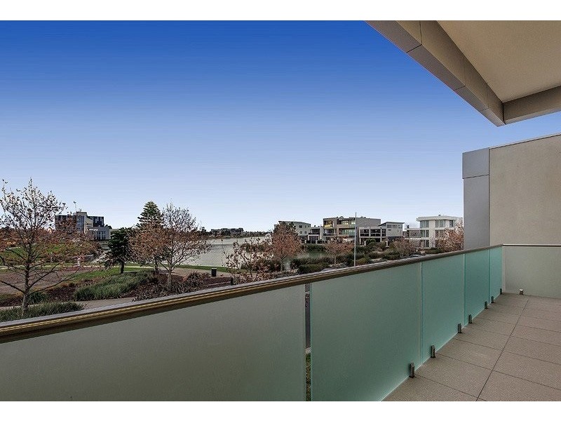 4 The Esplanade, Caroline Springs VIC 3023