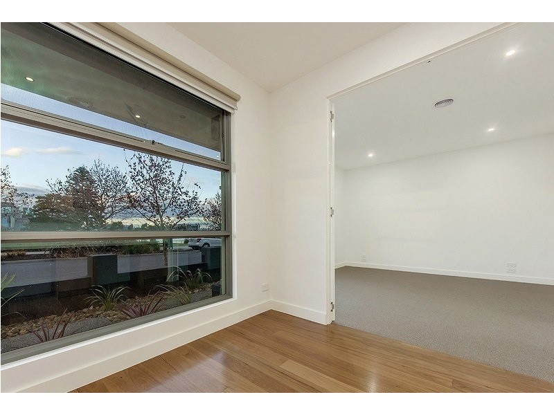 4 The Esplanade, Caroline Springs VIC 3023